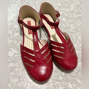ModCloth Red Flats  “But another innocent  take”  Size 8 1/2